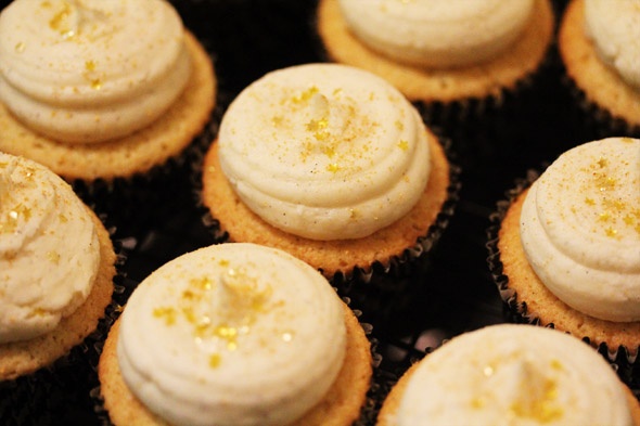 Vicious Vanilla Bean Cupcakes with Vanilla Bean Buttercream