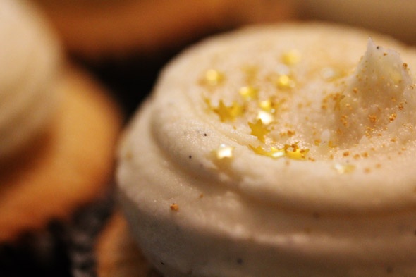 Vicious Vanilla Bean Cupcakes with Vanilla Bean Buttercream Vicious Vanilla Bean Cupcakes with Vanilla Bean Buttercream