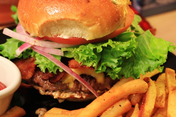 Classic All American Bacon Cheeseburger & Garlic Fries