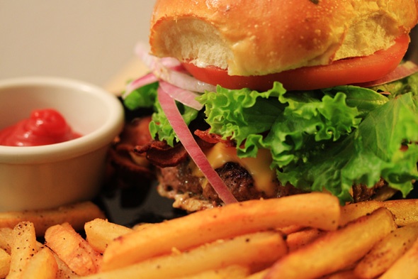 Classic All American Bacon Cheeseburger & Garlic Fries