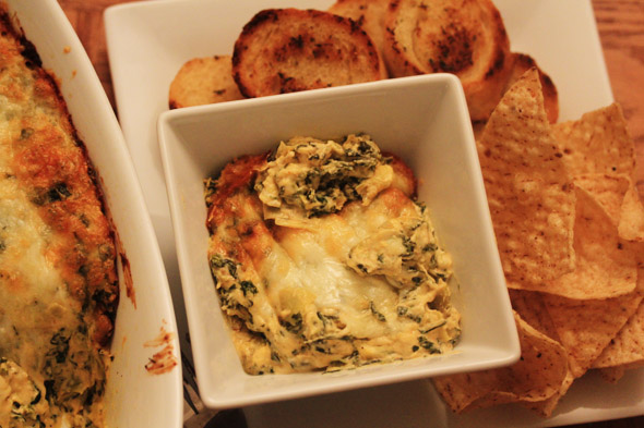 Hot Cheesy Spinach & Artichoke Dip