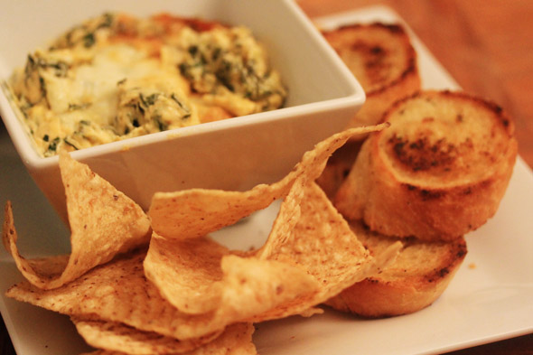 Hot Cheesy Spinach & Artichoke Dip