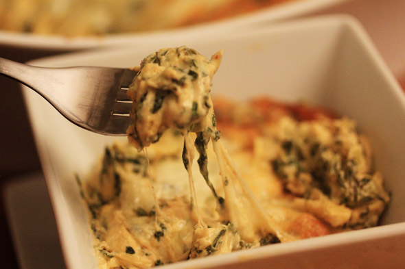 Hot Cheesy Spinach & Artichoke Dip