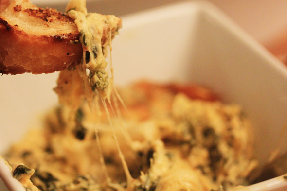 Hot Cheesy Spinach & Artichoke Dip