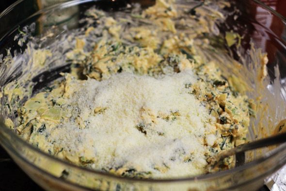 Hot Cheesy Spinach & Artichoke Dip