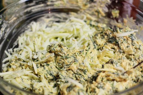 Hot Cheesy Spinach & Artichoke Dip