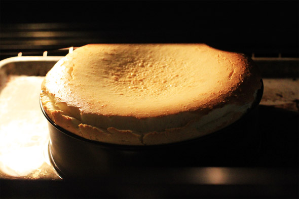 Vanilla Bean Cheesecake with Fresh Strawberries