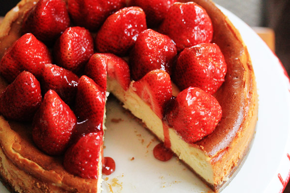 Vanilla Bean Cheesecake with Fresh Strawberries