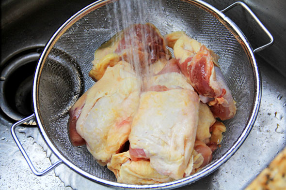 Wash your chicken thighs under cold water, thoroughly.