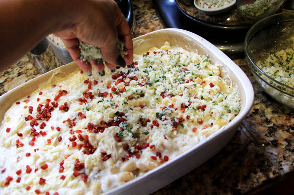 Sprinkle the remaining half of prosciutto/pancetta/garlic over the top half, then sprinkle the bread crumbs on top.