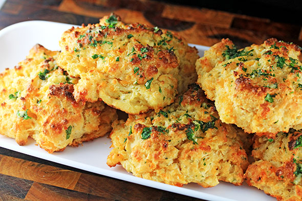 Garlic & Herb Cheddar Bae Biscuits