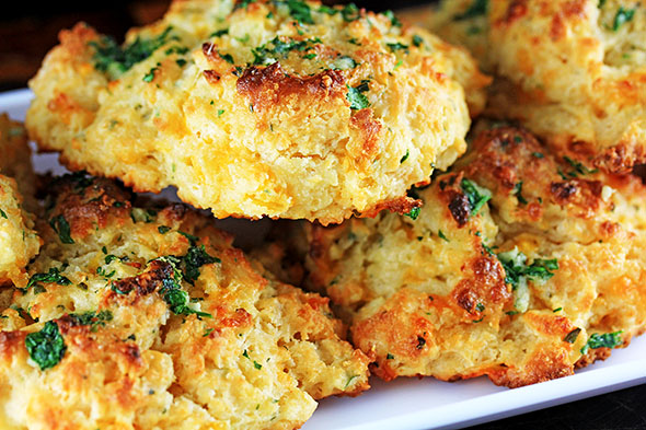 Garlic & Herb Cheddar Bae Biscuits